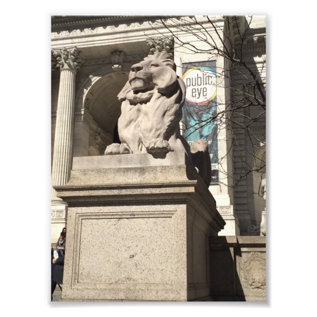 Foto Estatua del León de la Biblioteca Pública de Nueva (Frente)