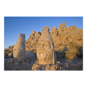 Foto Estatuas de cabezas colosales de dioses guardian e