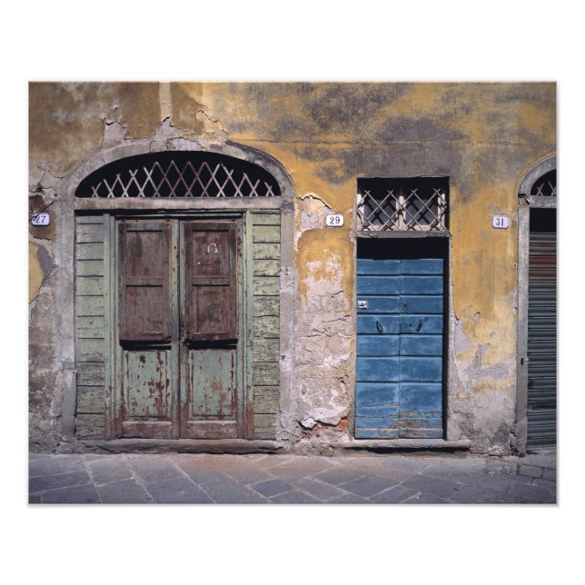 Foto Europa, Italia, Lucca. Estas puertas antiguas añad (Frente)