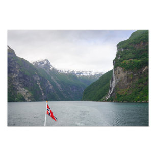 Foto fiordo de Geiranger con estampado de bandera norue