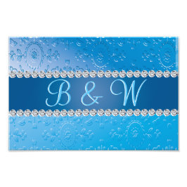 Foto Flor azul monograma Grabado en relieve