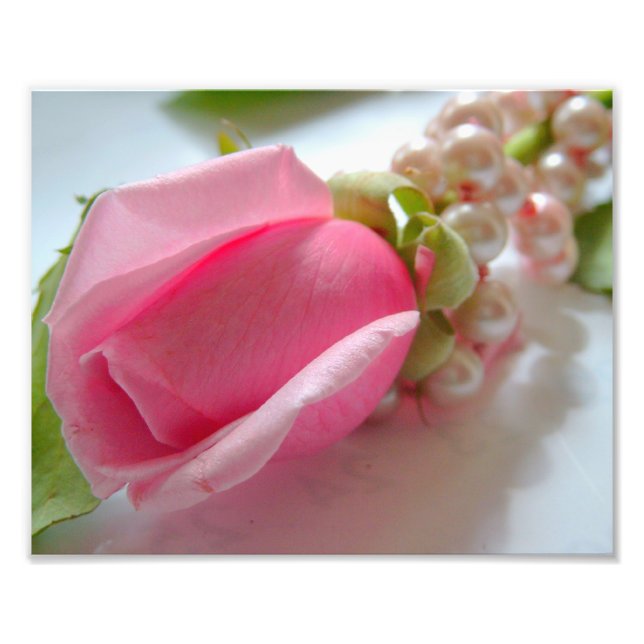 Foto Flor rosa rosa rosa con collar de perlas (Frente)