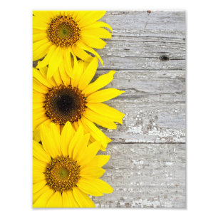 Foto Flores de sol en una mesa