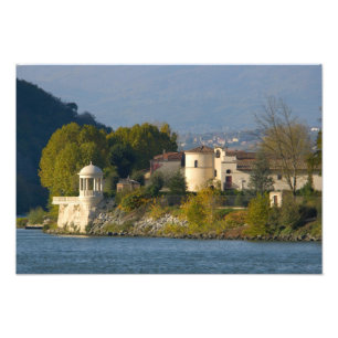 Foto Francia, río Ródano, pueblo cerca de Vienne