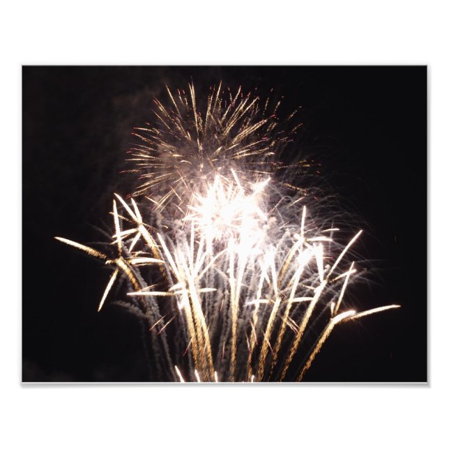 Foto Fuegos artificiales blancos y dorados en celebraci (Frente)