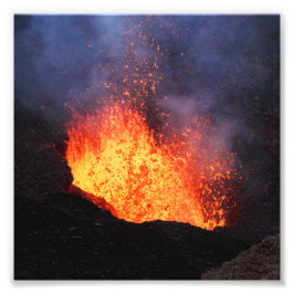 Foto Fuente de la erupción de lava caliente del volcán 
