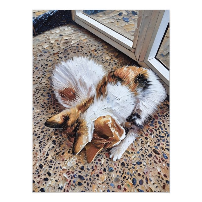 Foto Gato Calico relajándose pacíficamente en suelo tex (Frente)