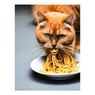 Foto Gato Naranja Comiendo Espaguetis
