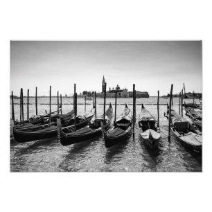Foto Góndolas en Venecia en blanco y negro