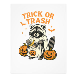 Foto Gracioso truco de mapache o halloween con basura
