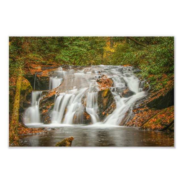 Foto Hermosa cascada de riachuelo Dukes en Georgia (Frente)