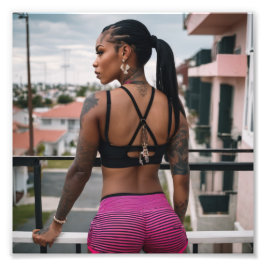 Foto Hermoso Chica de tatuaje negro en pantalones corto