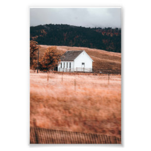Foto Hermoso Pequeño Edificio Blanco En La Parcela De O