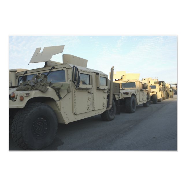 Foto Humvees sentados en el muelle de Morehead City (Frente)