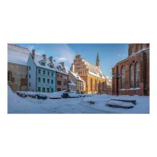 Foto Iglesia de San Pedro en invierno en Riga, Letonia