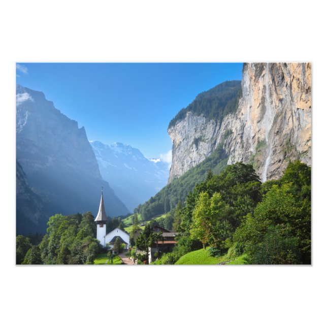 Foto Iglesia en el valle de Lauterbrunnen, Suiza (Frente)
