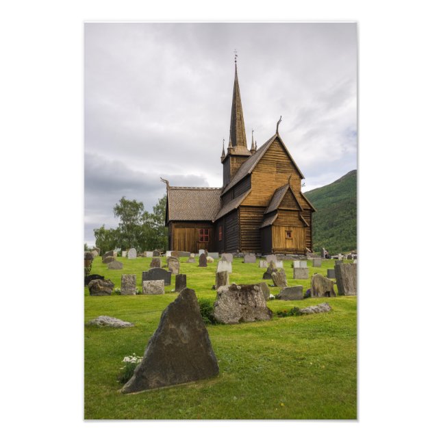 Foto Iglesia Stave con cementerio en Noruega (Frente)