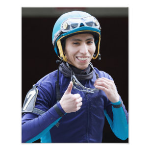 Foto Impresión de jockey feliz Luis Cardenas