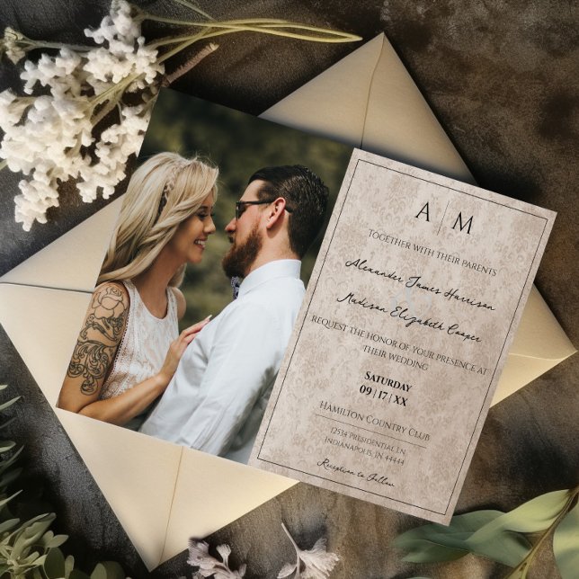 Foto Invitación a la boda en un monograma de Damas (Beige Photo Damask Monogram Wedding Invitation)