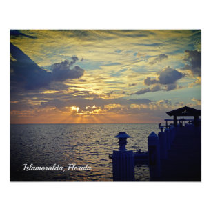 Foto Islamoralda Florida sentada en el amanecer del mue