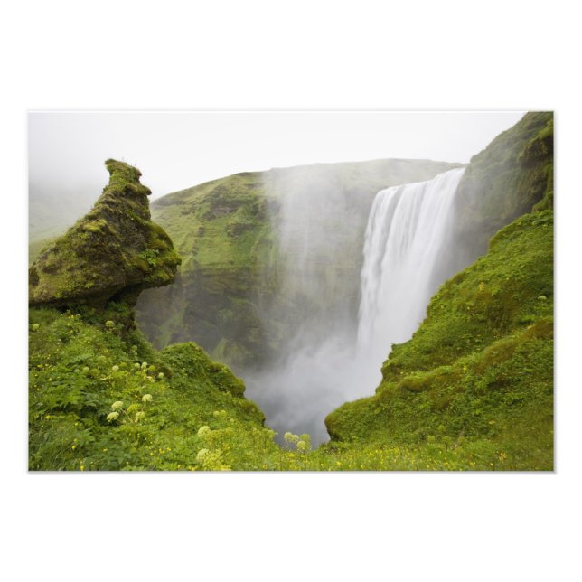 Foto Islandia. Caída de Skogarfoss se derrumba sobre un (Frente)