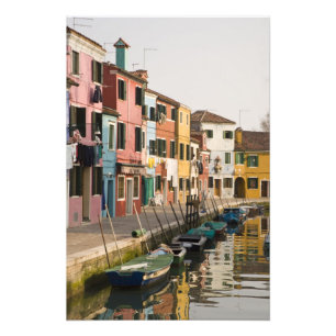 Foto Italia, Burano. Casas coloridas alineadas