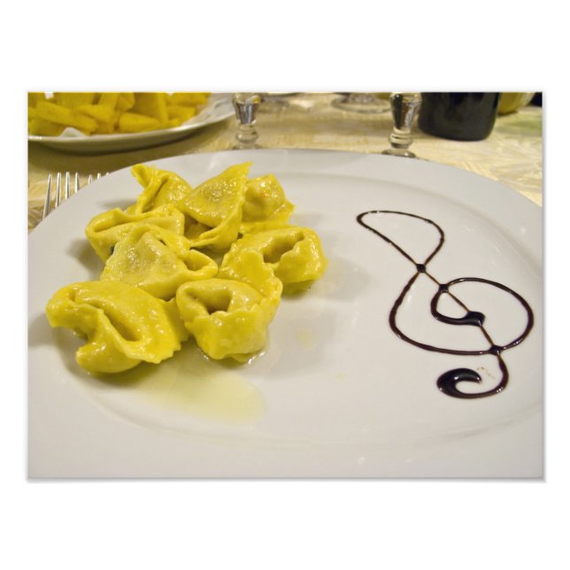 Foto Italia, Cento. Un plato de tortellini de queso (Frente)