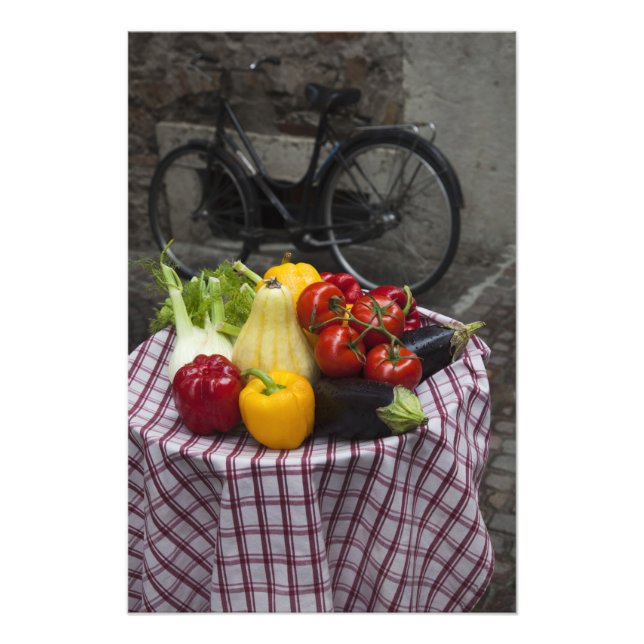 Foto Italia, provincia de Brescia, Gargnano. Mesa con (Frente)