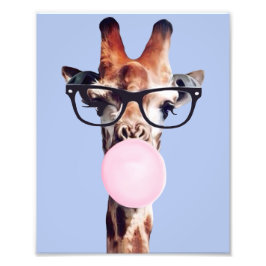 Foto Jirafa con gafas soplando chicle
