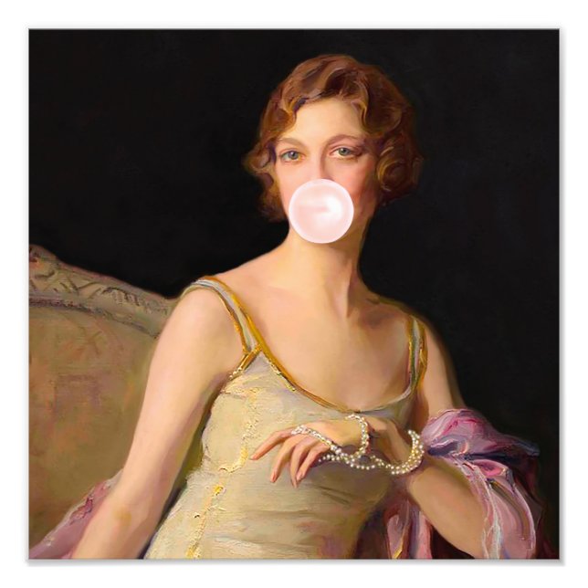 Foto La diva de la goma de mascar con vestido amarillo (Frente)