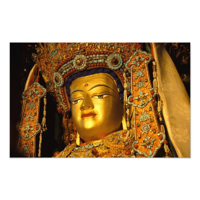 Foto La estatua dorada del Buda Jowo, el templo Jokhang (Frente)
