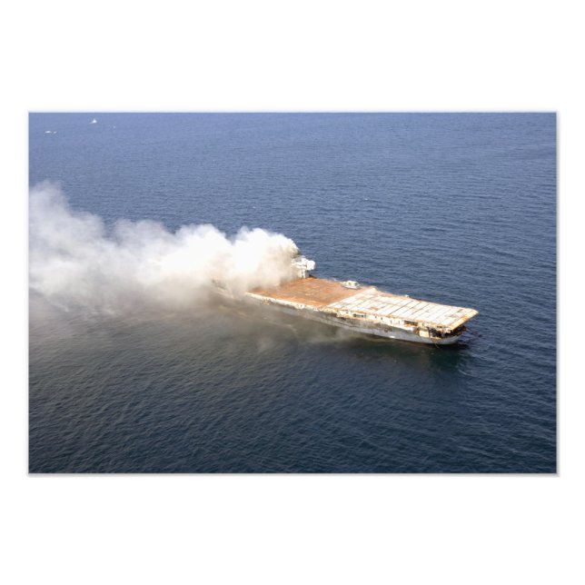 Foto La ex-Oriskany, un coche de aviones clausurado (Frente)