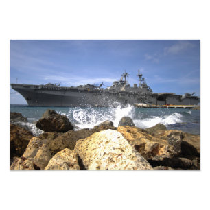 Foto La nave de asalto de carros anfibios USS Kearsarge