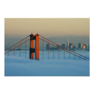 Foto La niebla atraviesa la bahía de San Francisco