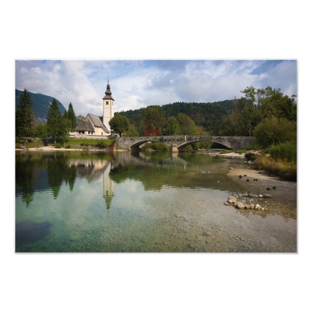 Foto Lago Bohinj con iglesia impresa en Eslovenia (Frente)