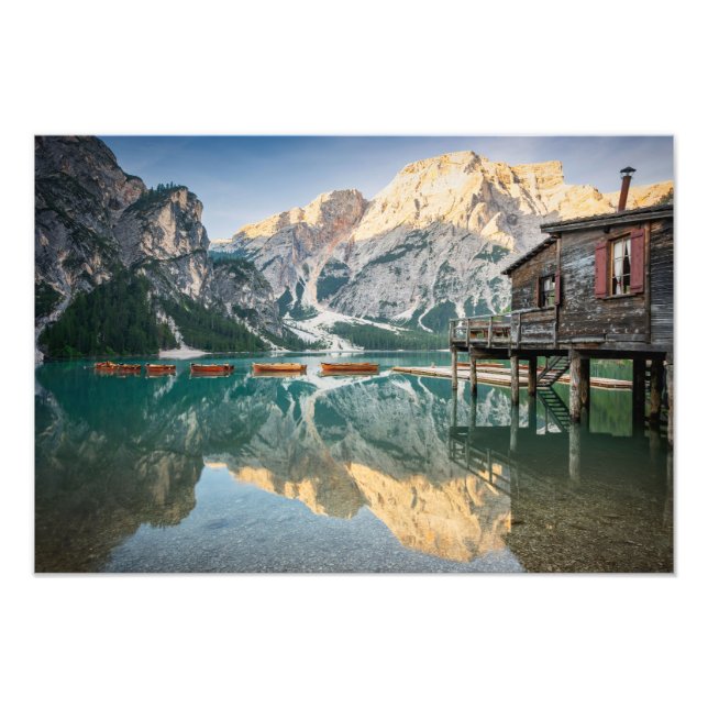 Foto Lago di Braies en los Dolomitas de Italia (Frente)
