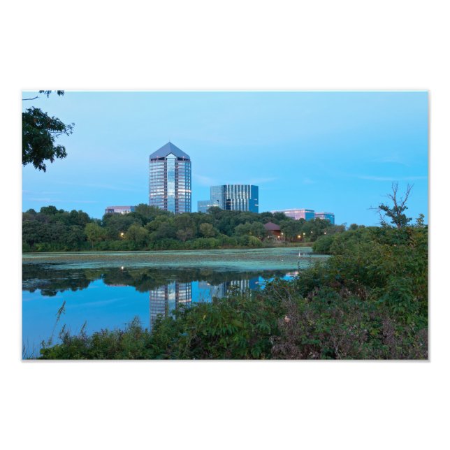 Foto Lago y edificios de Normandale (Frente)