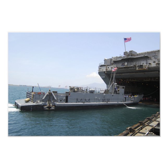 Foto Landing Craft Utility se mueve a su posición (Frente)