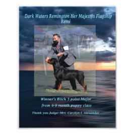 Foto Las aguas oscuras recuerdan la bandera de su Majes