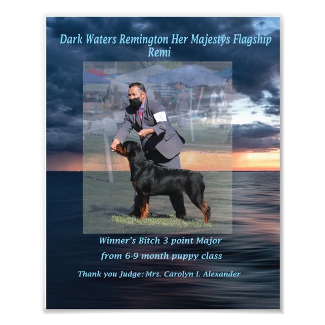 Foto Las aguas oscuras recuerdan la bandera de su Majes (Frente)