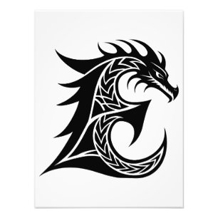 Foto Letra E de estilo dragón, alfabeto de dragón, mono