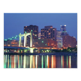 Foto Línea de Skyline de Minneapolis de noche