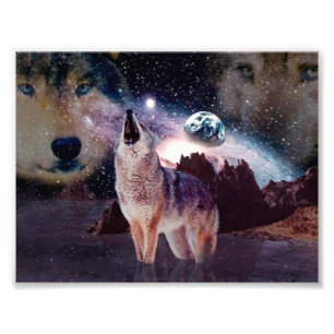 Foto Lobo aullando a través del universo