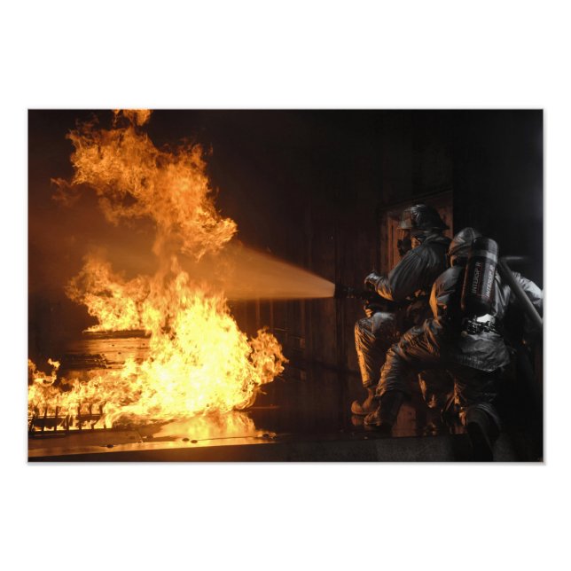 Foto Los bomberos extinguen un incendio de batería simu (Frente)
