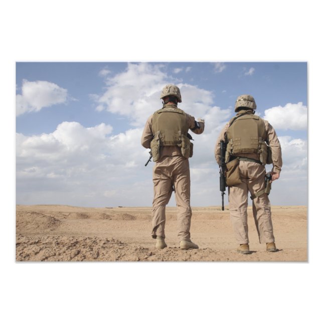 Foto Los marines exploran el horizonte para detectar la (Frente)