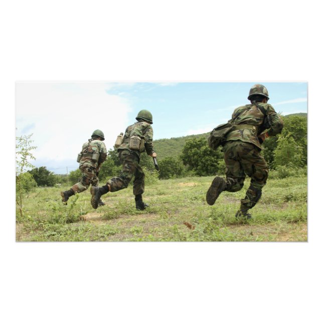 Foto Los Marines Reales Tailandeses se apresuran a aseg (Frente)