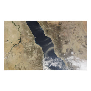 Foto Los penachos del polvo descargan la costa de la