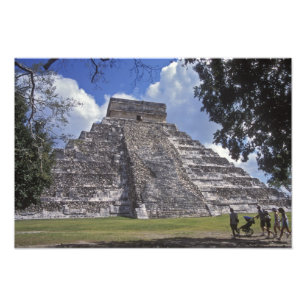 Foto Los turistas pasan por un lado sin restaurar de El