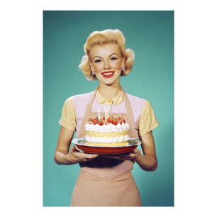 Foto Mamá retro sostiene un pastel de celebración