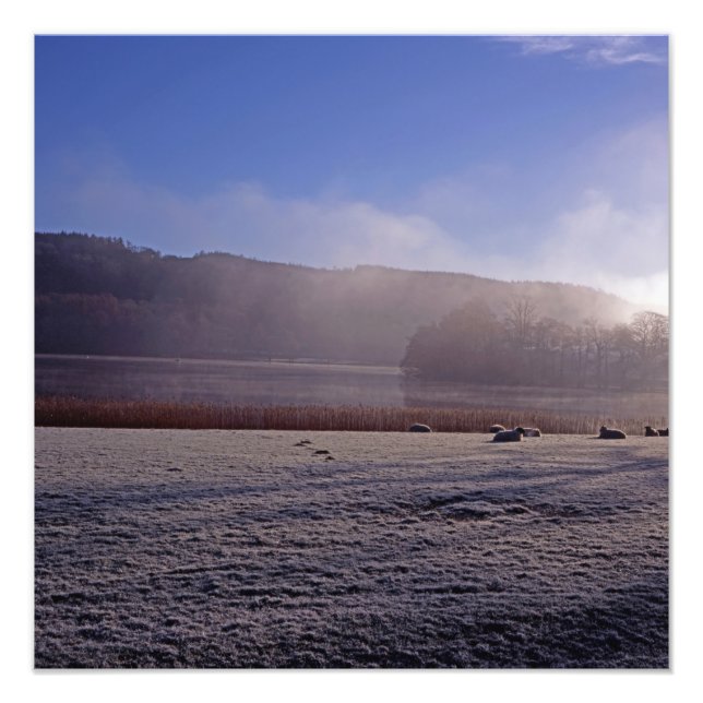 Foto Mañana de invierno fría Esthwaite Water England (Frente)